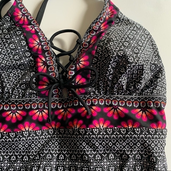 Kona Sol Patterned One Piece Swimsuit Size Medium - Picture 3 of 8